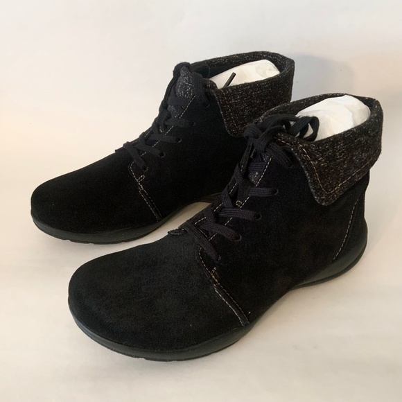 Clarks Women's Roseville Black Suede Lace up Ankle Boot Round Toe Casual Bootie - Picture 10 of 14